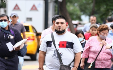 Más estudios no garantizan mejor sueldo: la realidad de los jóvenes en Ecuador